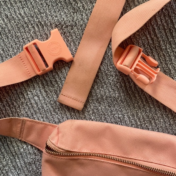 Herschel pink belt bag - Picture 2 of 4